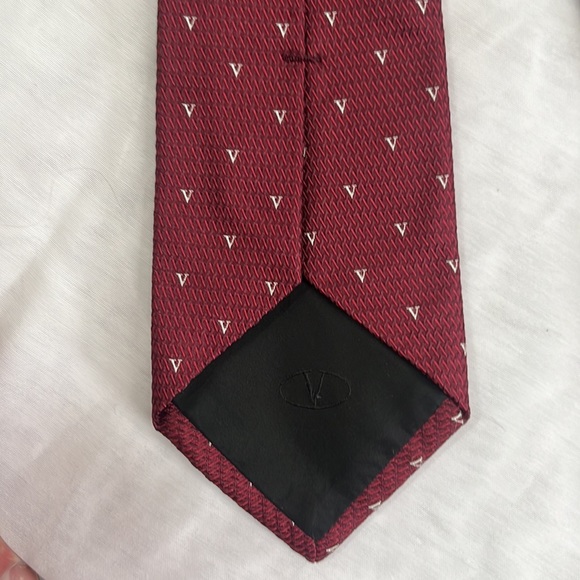 Valentino Burgundy “V” Print Tie. Like new! - Picture 5 of 11